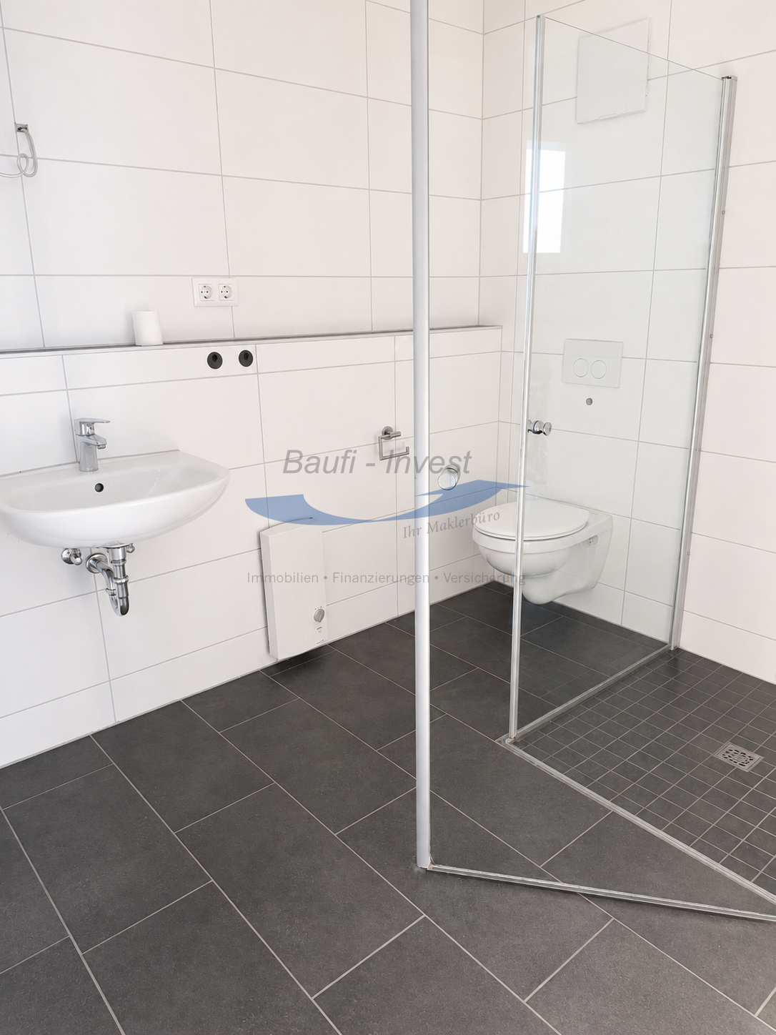 Badezimmer mit Dusche